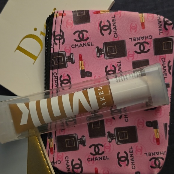 Milk Makeup Serlt with Gold Mirror Card Holder - Picture 4 of 10